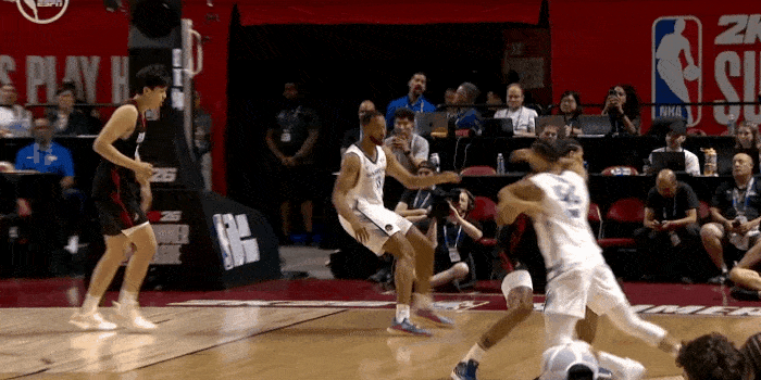 10分4板5助3帽1抢断!夏联首秀杨瀚森把数据单填满