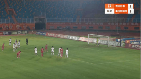 中甲半场:莱昂德罗梅开二度,向余望破门,青岛红狮2-2重庆铜梁龙