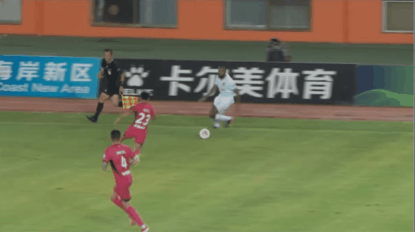 中甲半场:莱昂德罗梅开二度,向余望破门,青岛红狮2-2重庆铜梁龙