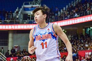 状态出色！齐麟20中11拿下全队最高25分外加3板4助1断