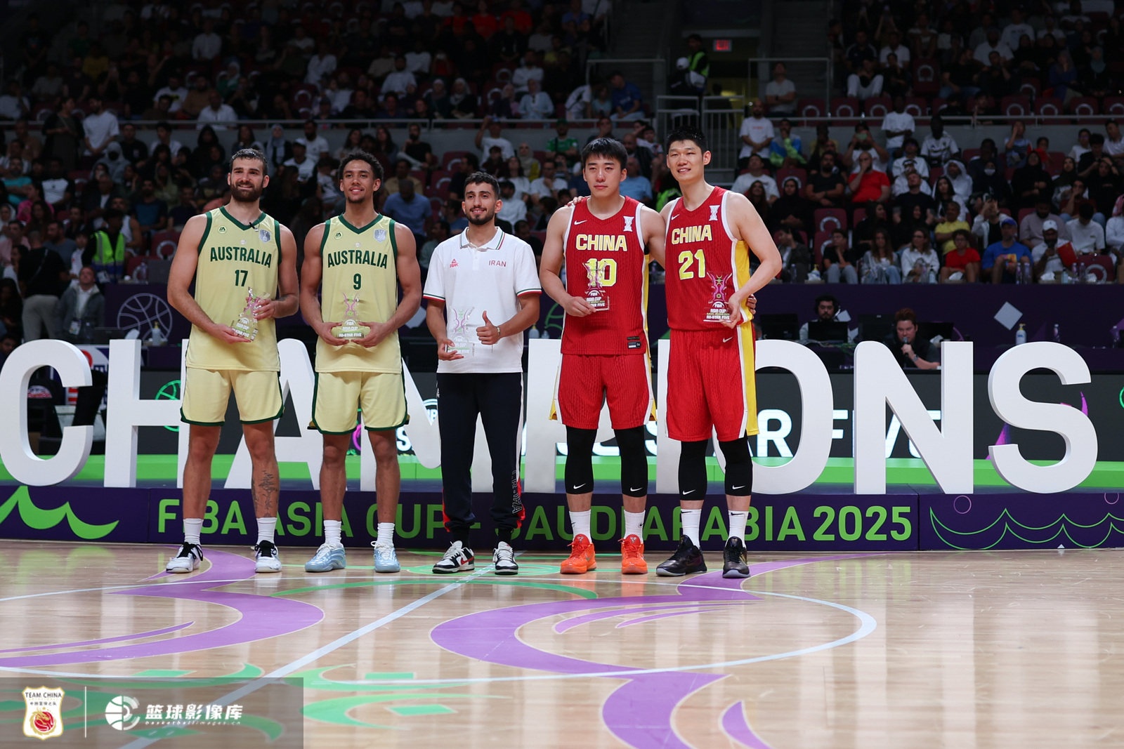 世俱杯买球-中国国家队官方称赞胡金秋:从新秀到领袖蜕变 沉默基石热血担当