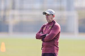 东体:久尔杰维奇相比伊万具备一定优势,至少他不会将队员弄混