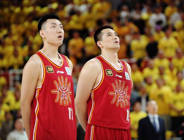 世俱杯赛程-对阵辽篮被撞翻，山东大汉重伤！至少缺席一个月，真不是好消息